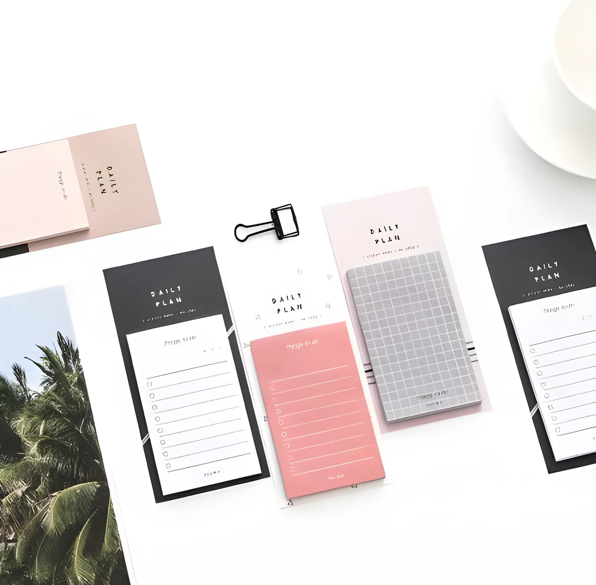 Set of schedule planning notes in pink and red, 50 sheets per copy, 10x6cm size on white background
