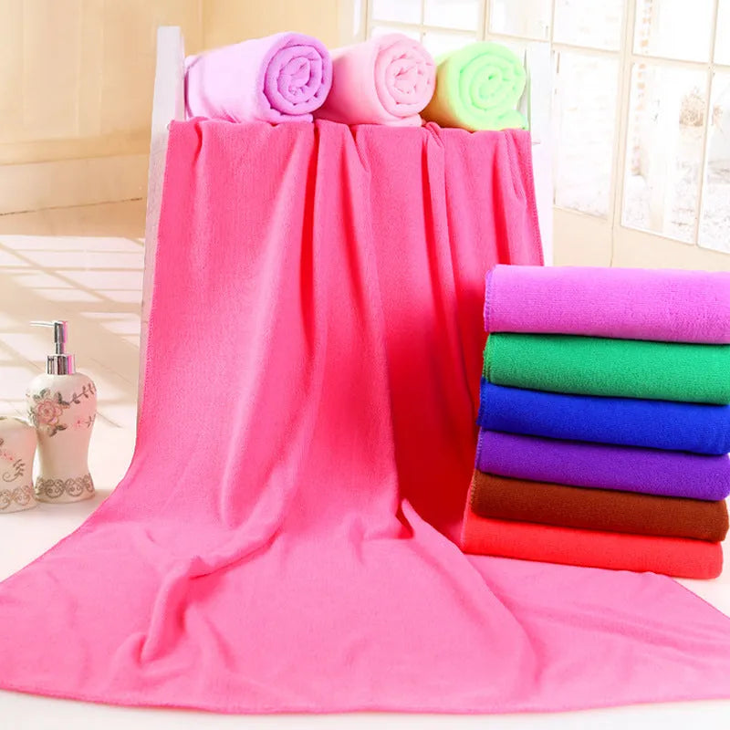 Microfiber bath towel 70x140cm in assorted colours including blue and beige, folded on a surface