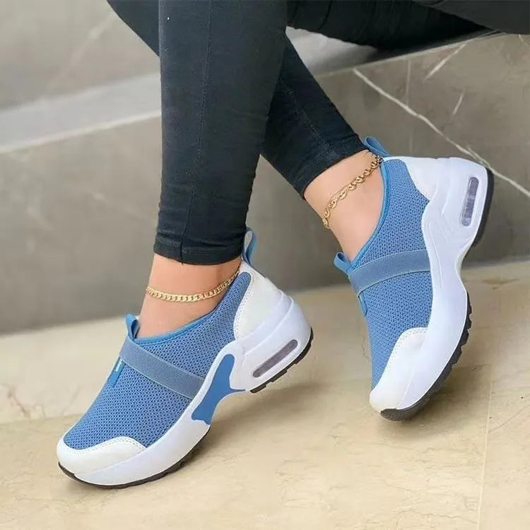 Women's flat sneakers in light grey with mesh upper and colour stitching