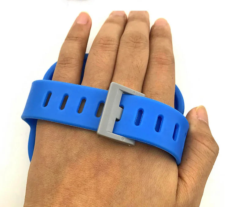Pet bathing tool with silicone glove, 2.5m hose, and blue faucet adapter on a white background