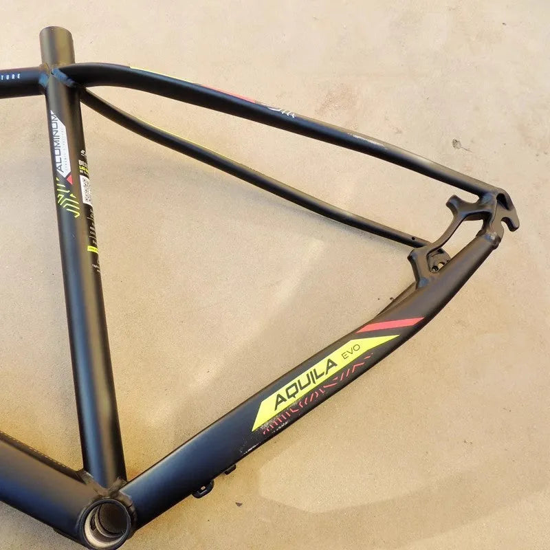 Black green aluminium alloy 29-inch mountain bike frame with inner cable routing and disc brake mounts