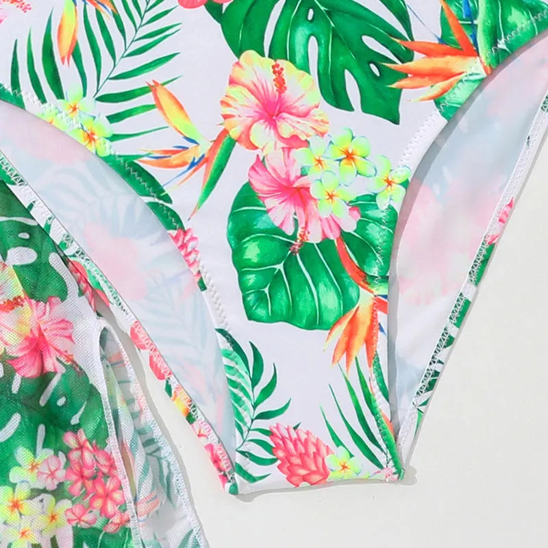 Girls' floral print two-piece swimsuit for swimming in sizes 130cm to 160cm.