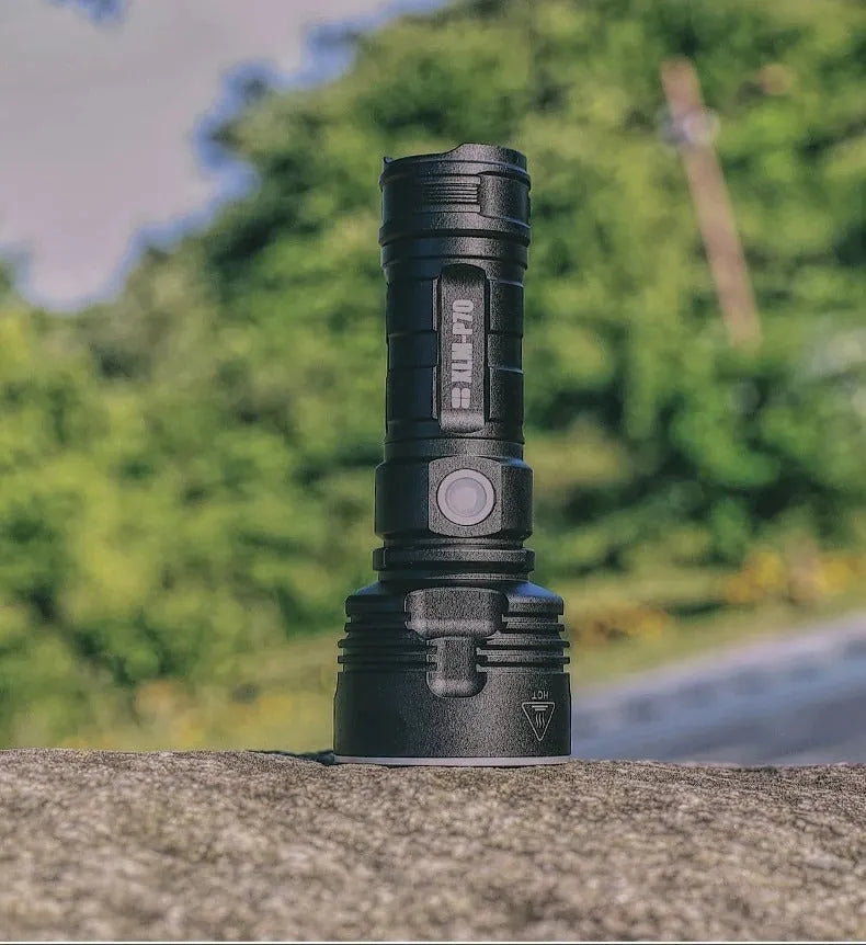 Rechargeable 20W LED torch with aluminium alloy body, focusing beam, 200-500m range, and charger