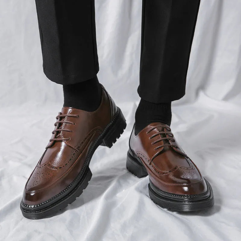 Men's Korean-style pointed PU leather shoes in black, low-top with rubber sole
