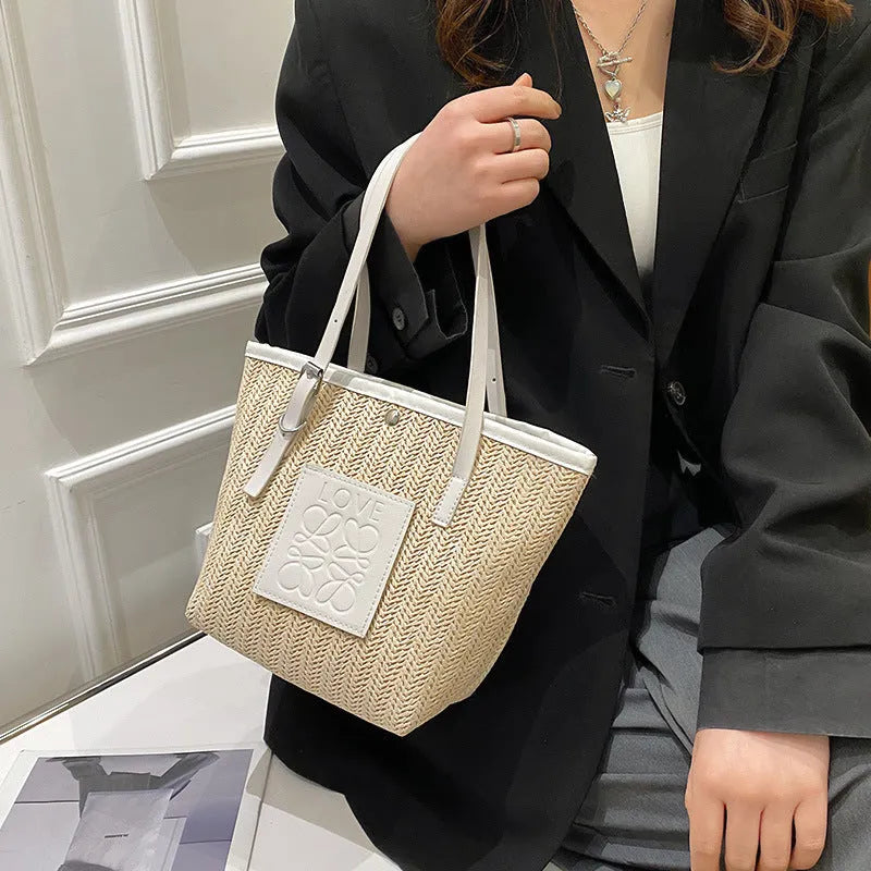 Straw woven women's shoulder bag in European American retro style with grass texture lining