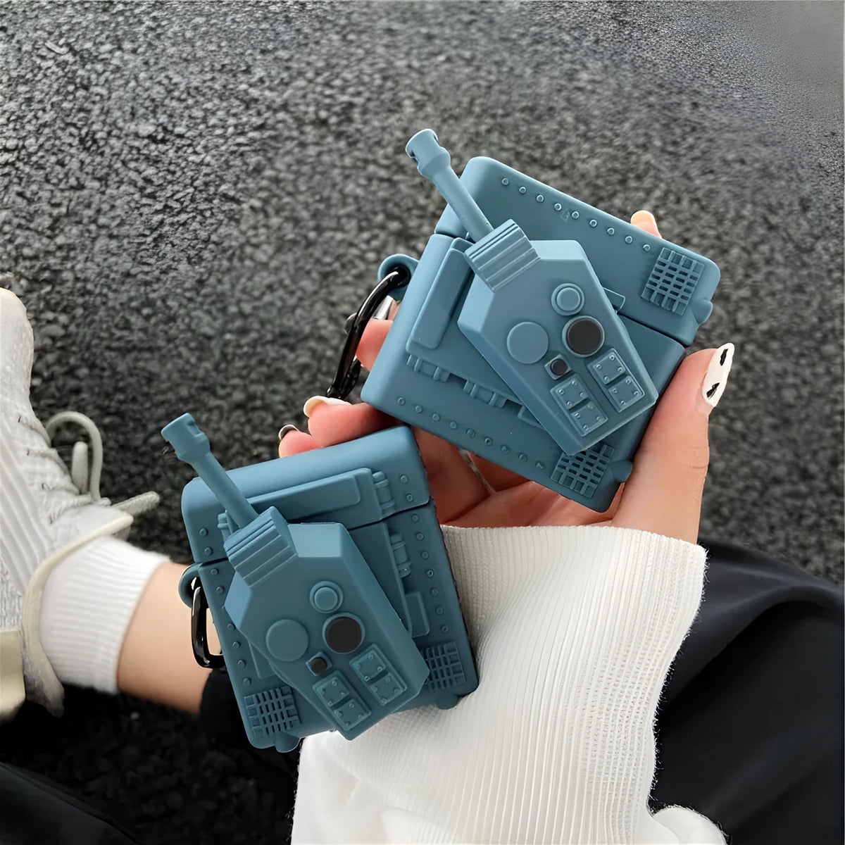 Silicone earphone box for AirPods 1/2 and AirPods Pro 3 with cartoon tank design and hook attachment
