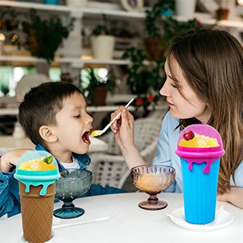 Blue 500ml slushy maker cup for homemade smoothies and quick-frozen drinks