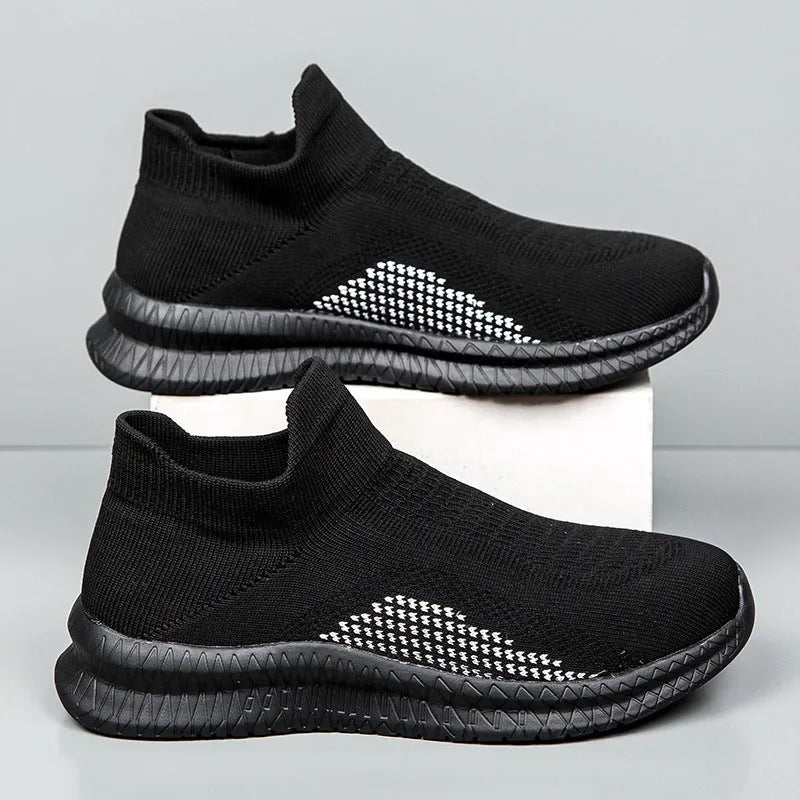 Men's low-top casual sneaker in black with a popcorn flyknit fabric upper and round toe.