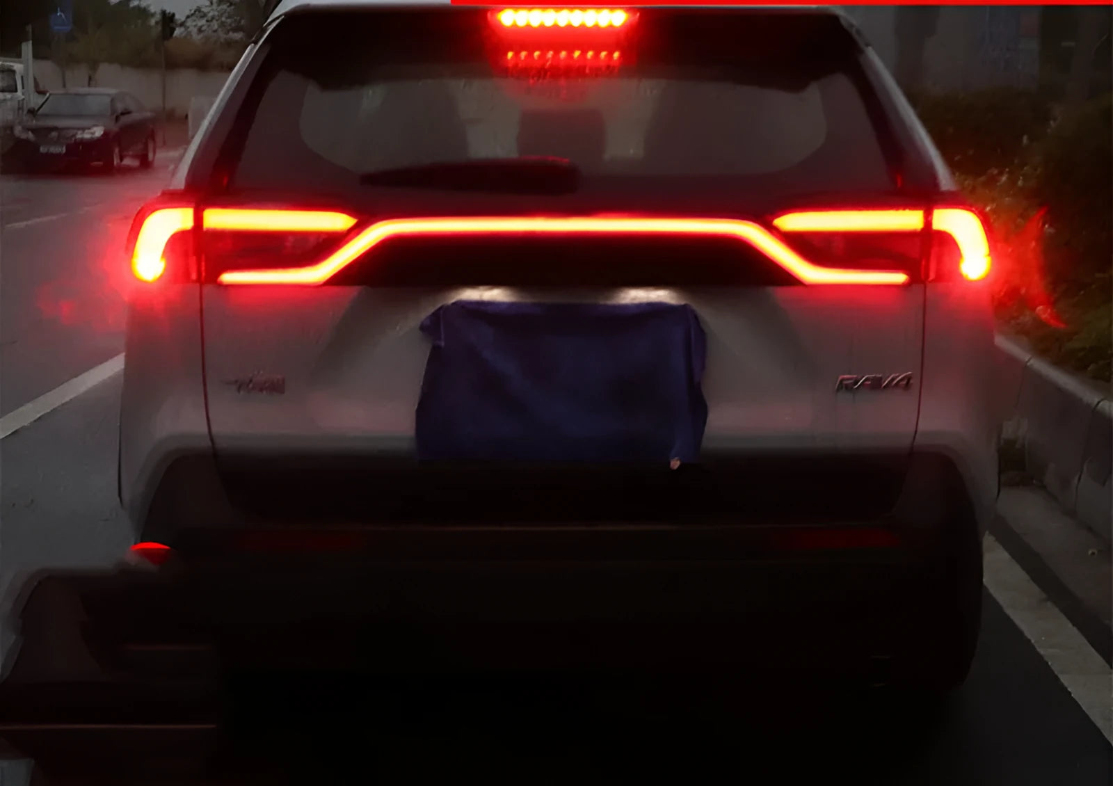 2019-2020 Toyota RAV4 three-function modified run-through LED taillight with ABS housing and imported LED lamp beads