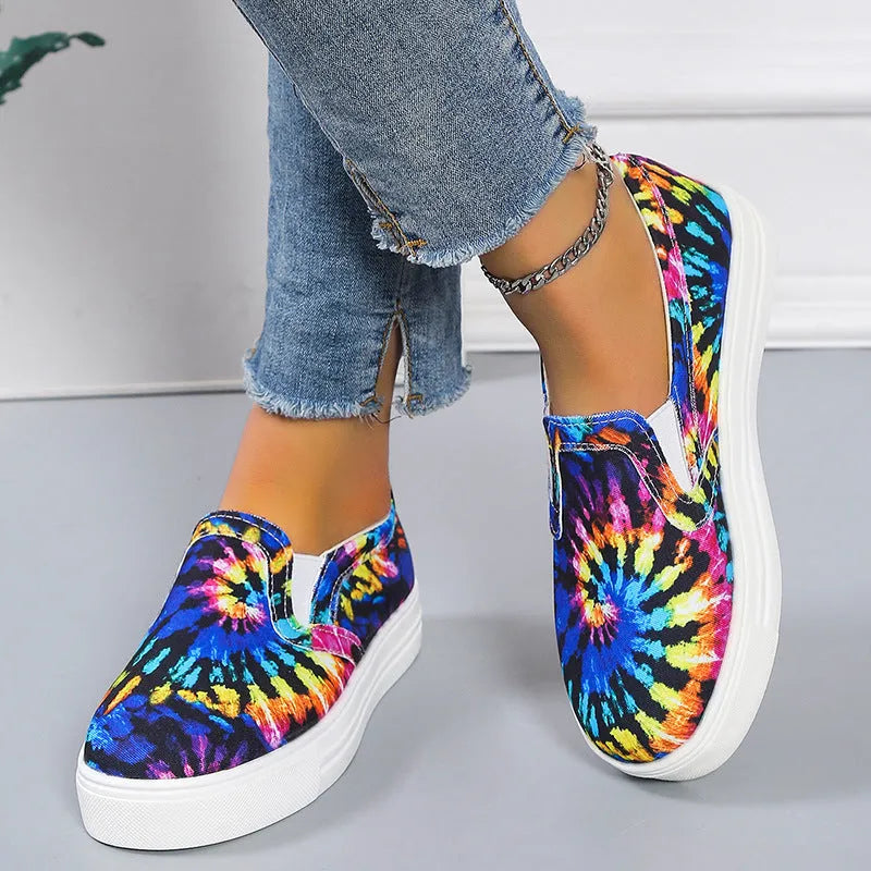 Women's low-top casual canvas shoes in multiple colours with a flat rubber sole.