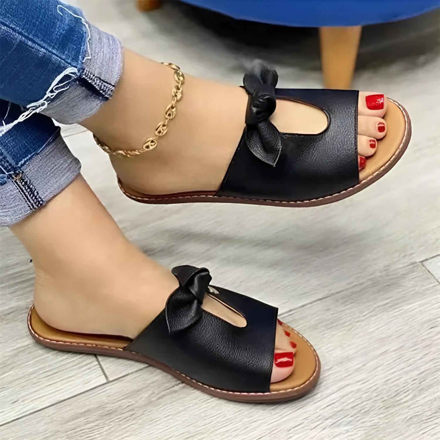 Ladies sandals with decorative bow on artificial PU upper in fish mouth slipper design