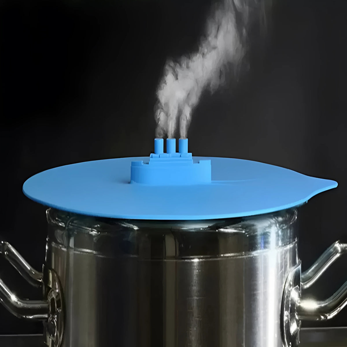 Blue silicone steamer lid 26x25cm on a pot, anti-skid and heat-resistant for cooking