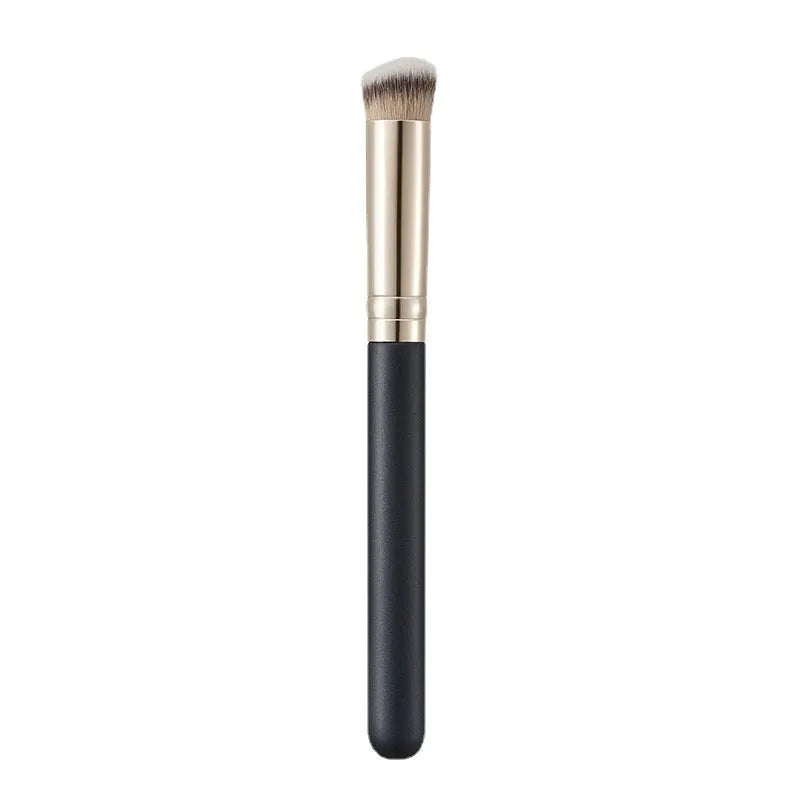 Round head concealer brush with artificial fibre bristles, 9cm long handle, straight flat head design