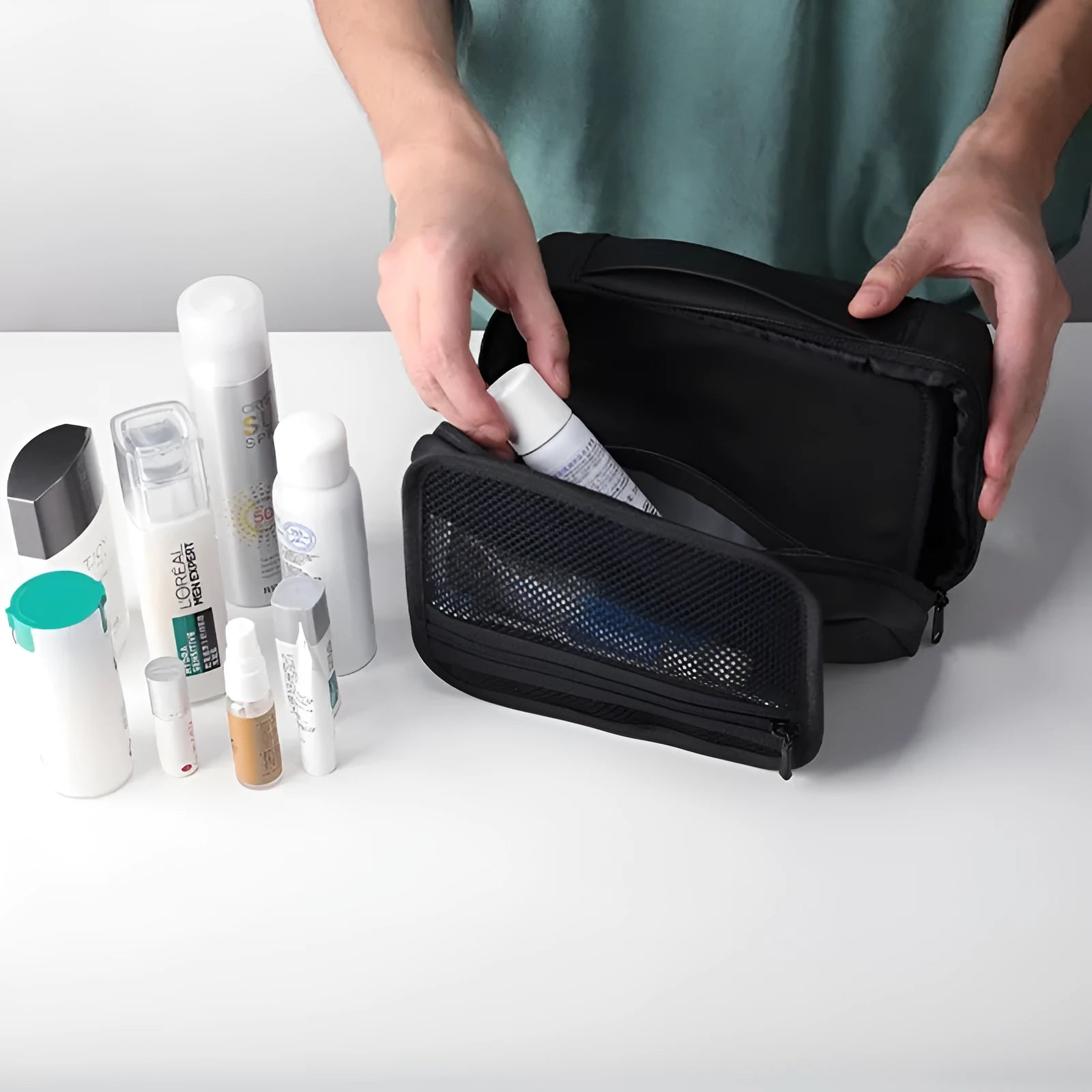Multi-functional wet dry separation toiletries storage bag in Oxford cloth with sewing line details