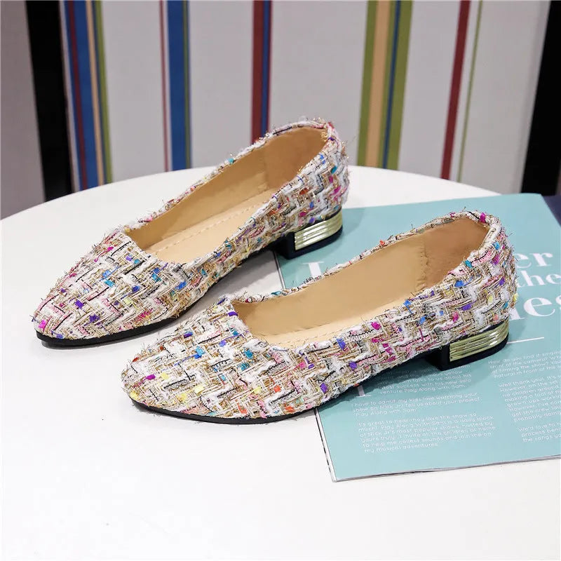 Women's black and white casual canvas shoes with pointed toe and low-cut design