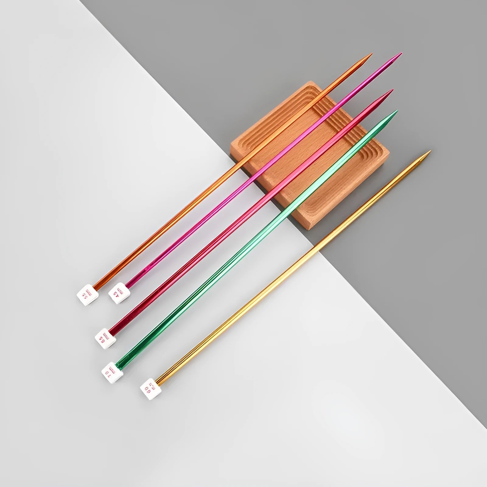 Aluminium crochet hook set with protective caps in 14 sizes from 2.0mm to 10.0mm