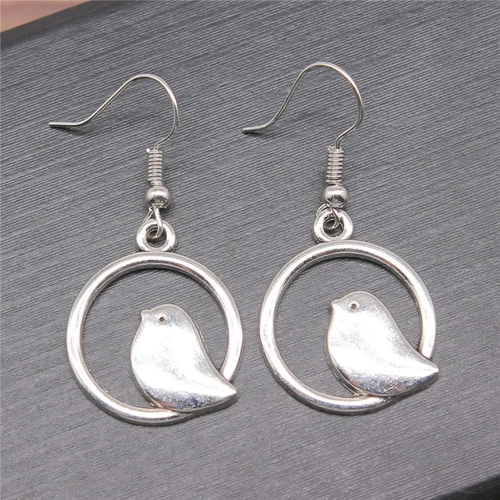 Handmade retro bird earrings in ancient silver or bronze with 20mm zinc alloy eardrops and iron ear hooks