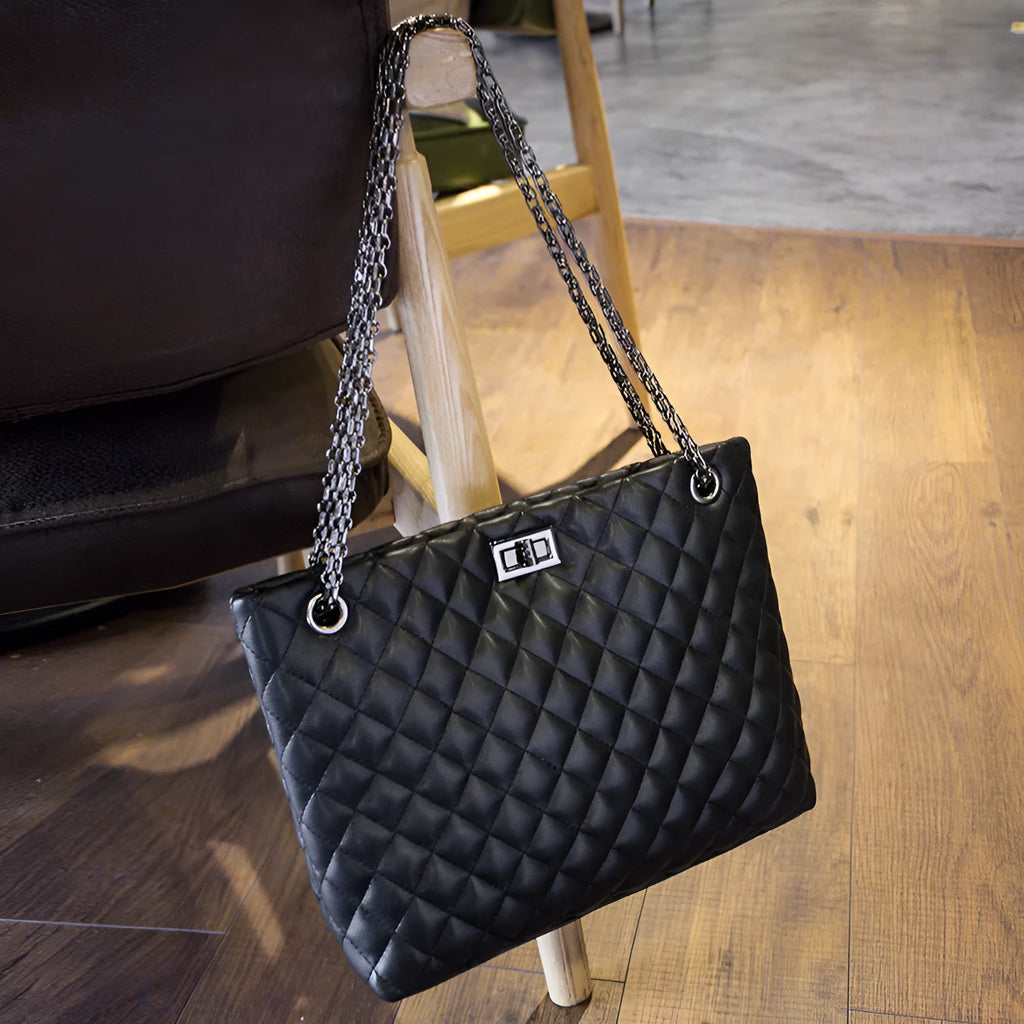 Women's shoulder bag with rhombic chain, cotton lining, black or gules colour, 20cm height