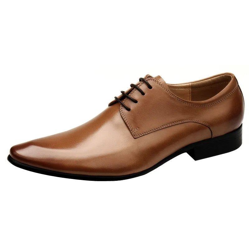 Men's pointed toe lace-up leather formal shoes in black with rubber sole and low top design