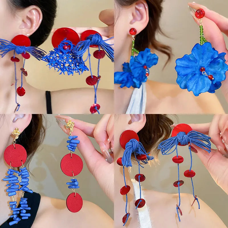 Women's geometric earrings with cloth construction and blue resin flowers
