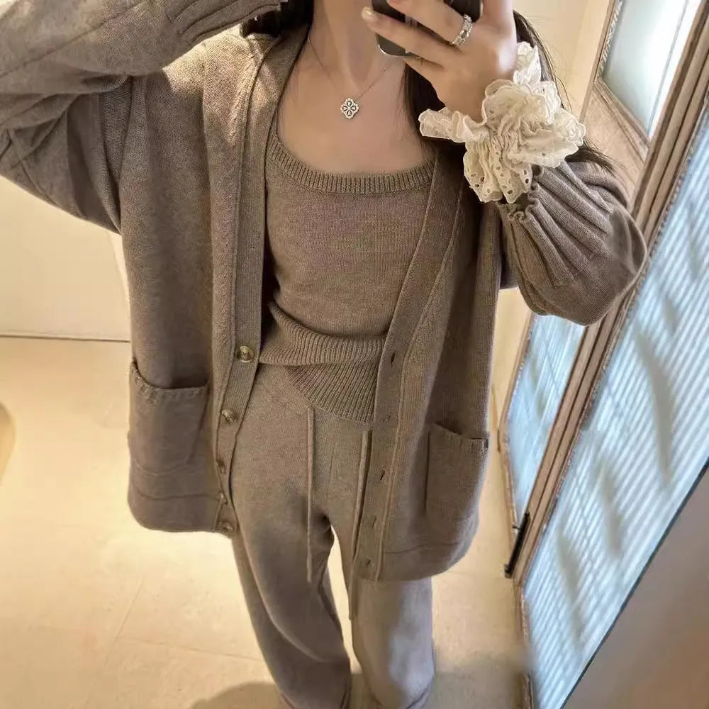 Women's three-piece knitted cardigan set with suspender trousers in wool blend fabric