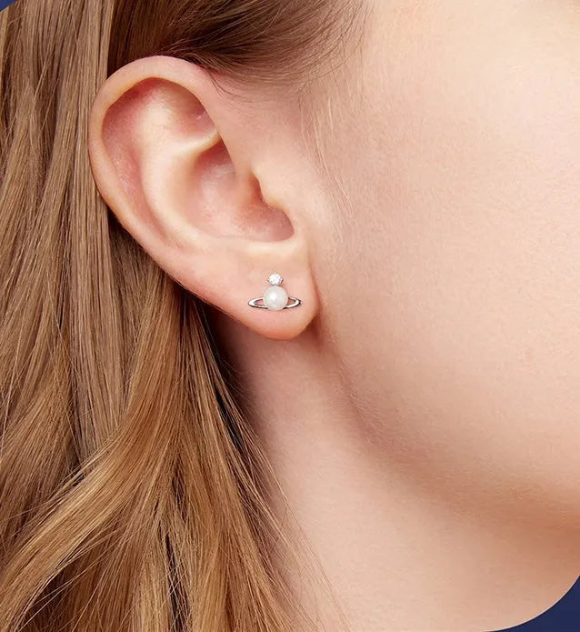 Chuangxing 925 silver star-shaped planet ear studs with ball shell pearl, colour BSE1207, one pair