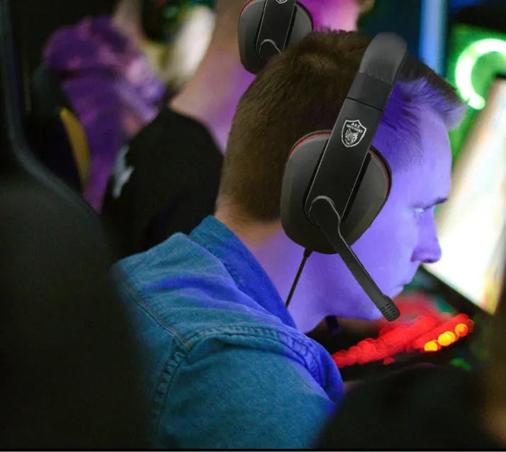 Black wired computer gaming headset with 40mm speakers and 1.2m cable