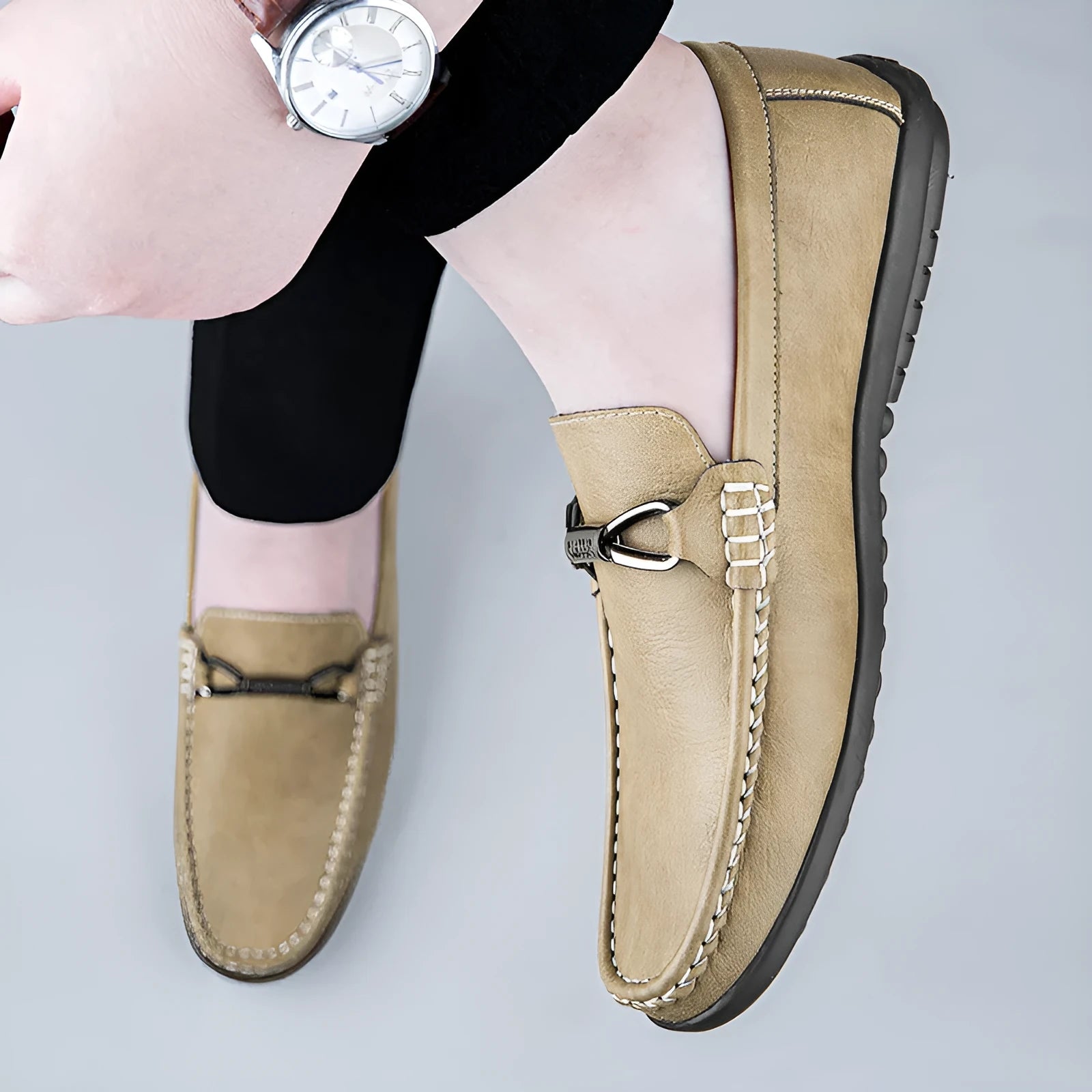 Breathable two-layer cowhide slip-on casual shoes with rubber sole, round toe, and sewing thread details