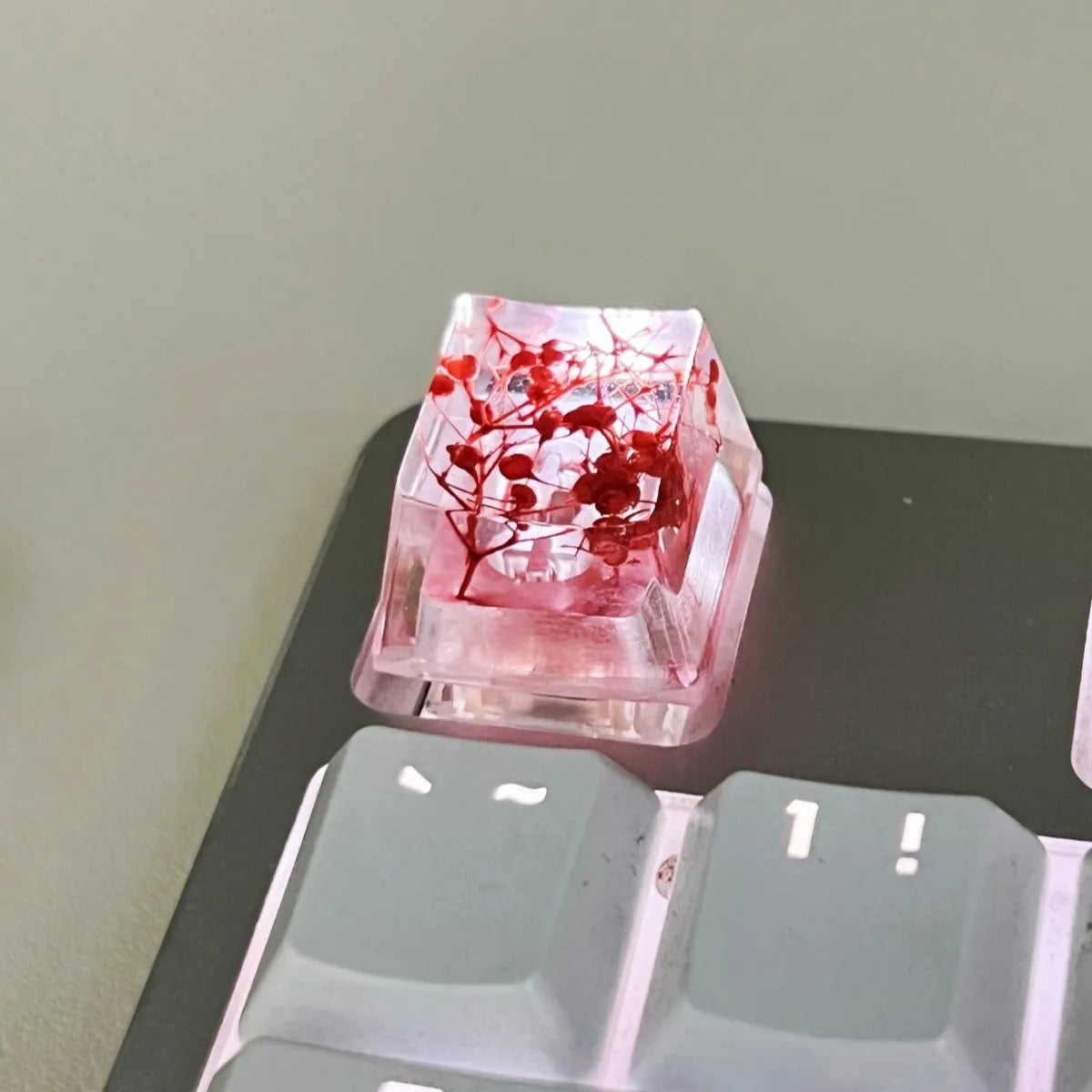 Resin transparent starry sky keycap with glitter particles on mechanical keyboard switch