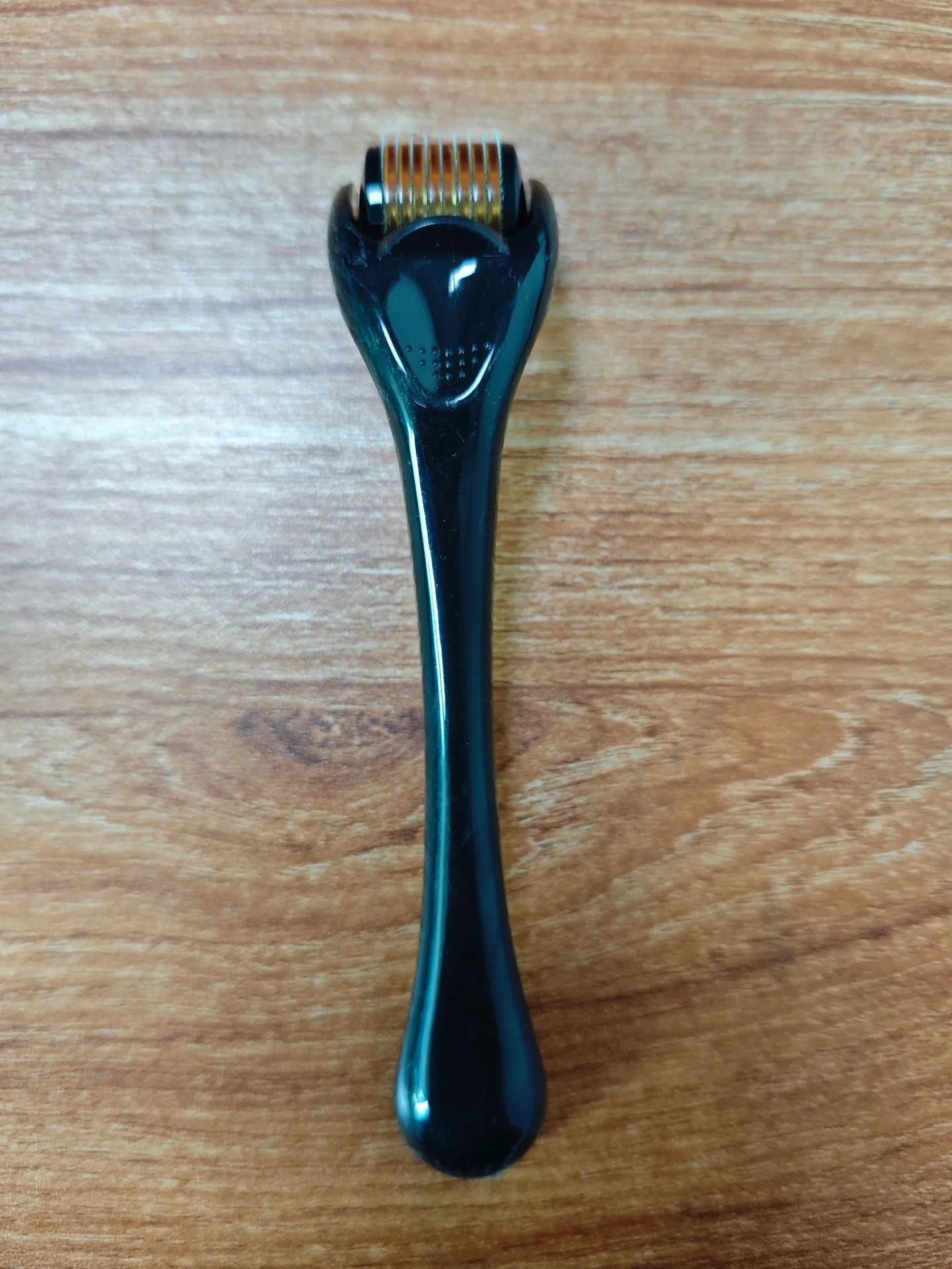 540 micro needle derma roller with mechanical design in various handle and wheel colour combinations