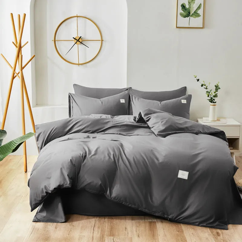 Bedding set with duvet cover, flat sheet and pillowcases in soft polyester microfibre, available in 1.2m to 2m sizes.