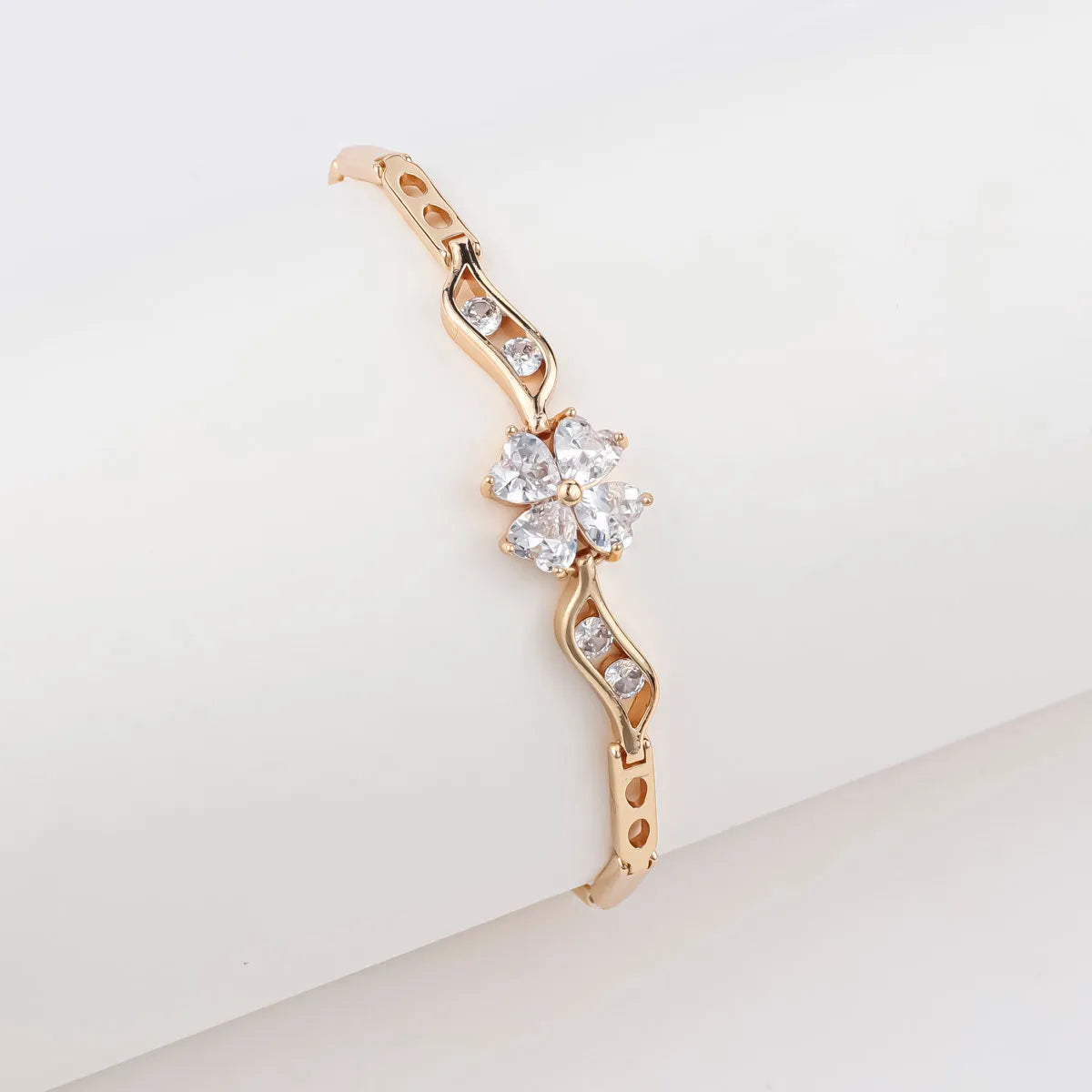 18K gold-plated butterfly clover bracelet with zircon stones on women's wrist