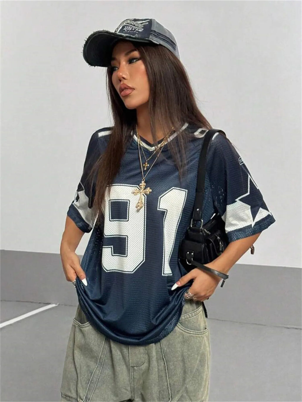 Men's loose fit V-neck T-shirt with large number print on polyester bird eye cloth in street style.