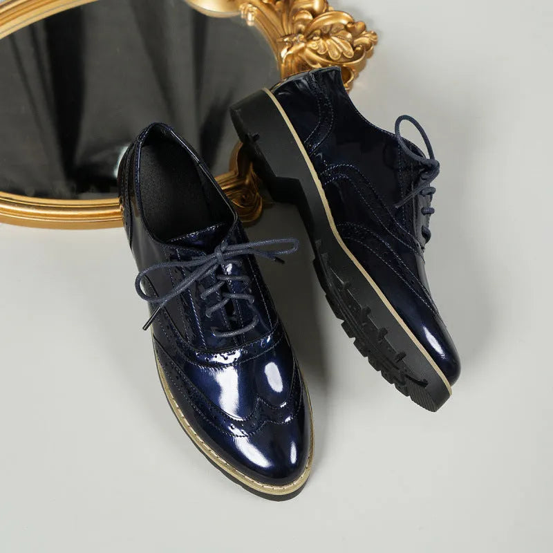 Women's black loafers with sequin details, wedge heel and lace-up design