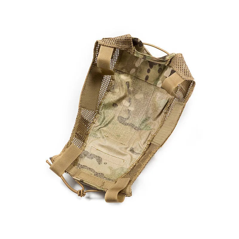 Camouflage nylon protective sleeve for standard helmet, measuring 33x24.5cm