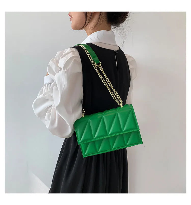 Small square crossbody shoulder bag in PU leather with chain and shoulder strap, available in five colours, 22cm width
