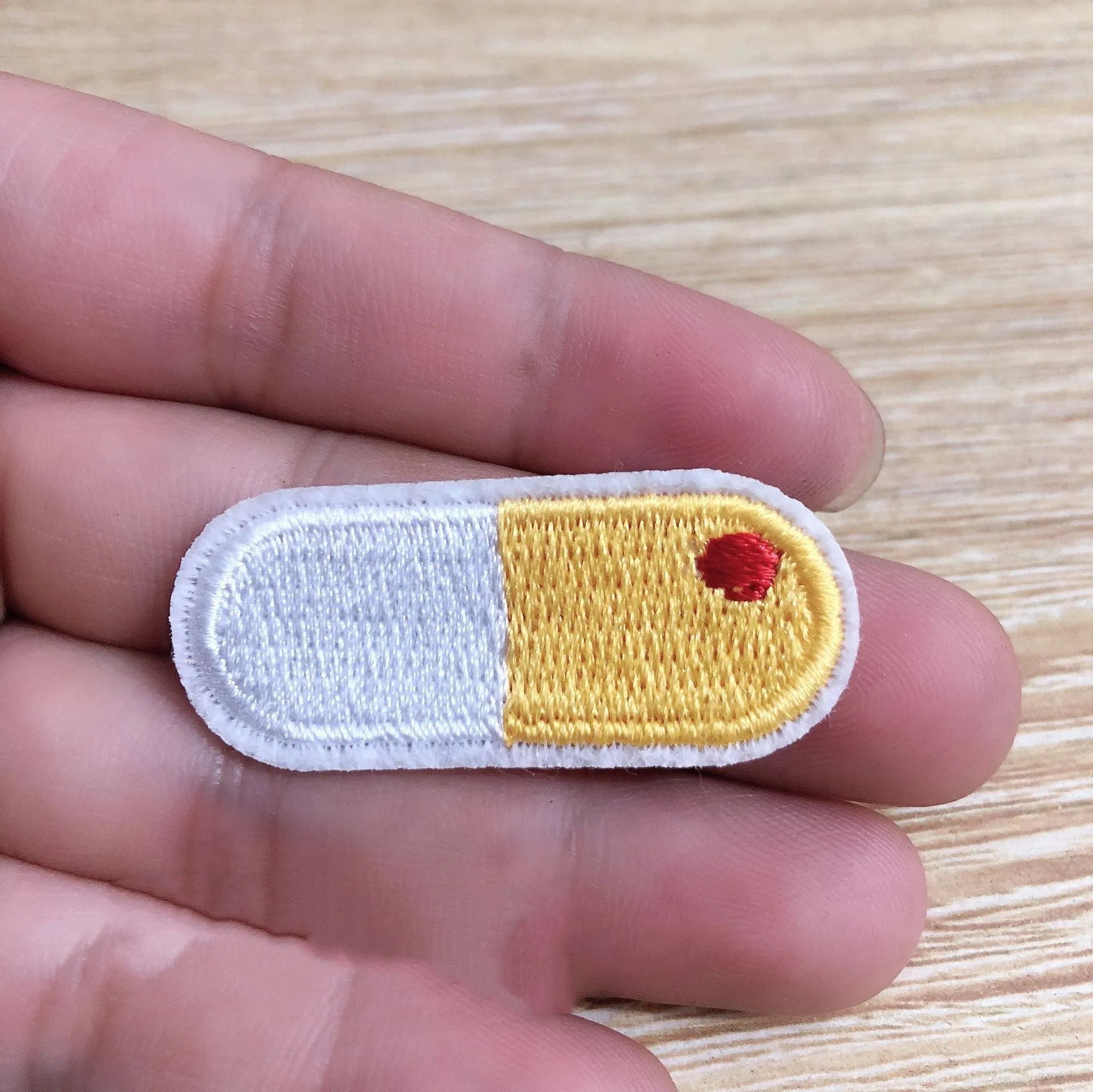 Computer embroidered cloth patch badges with decorative stitching for DIY clothing projects