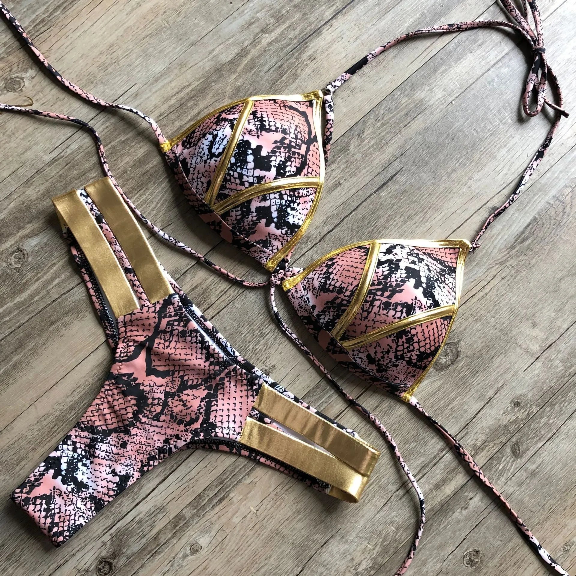 Women's padded bronzing bikini in nylon with cotton lining, no underwire, for swimming.