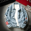 Loose fit blue denim jacket with lapel collar, single-breasted front, long sleeves and multiple pockets