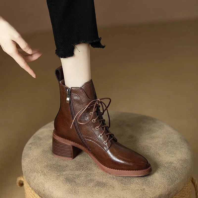 Women's black pointed toe ankle boots with 5.5cm heel and ankle shaft