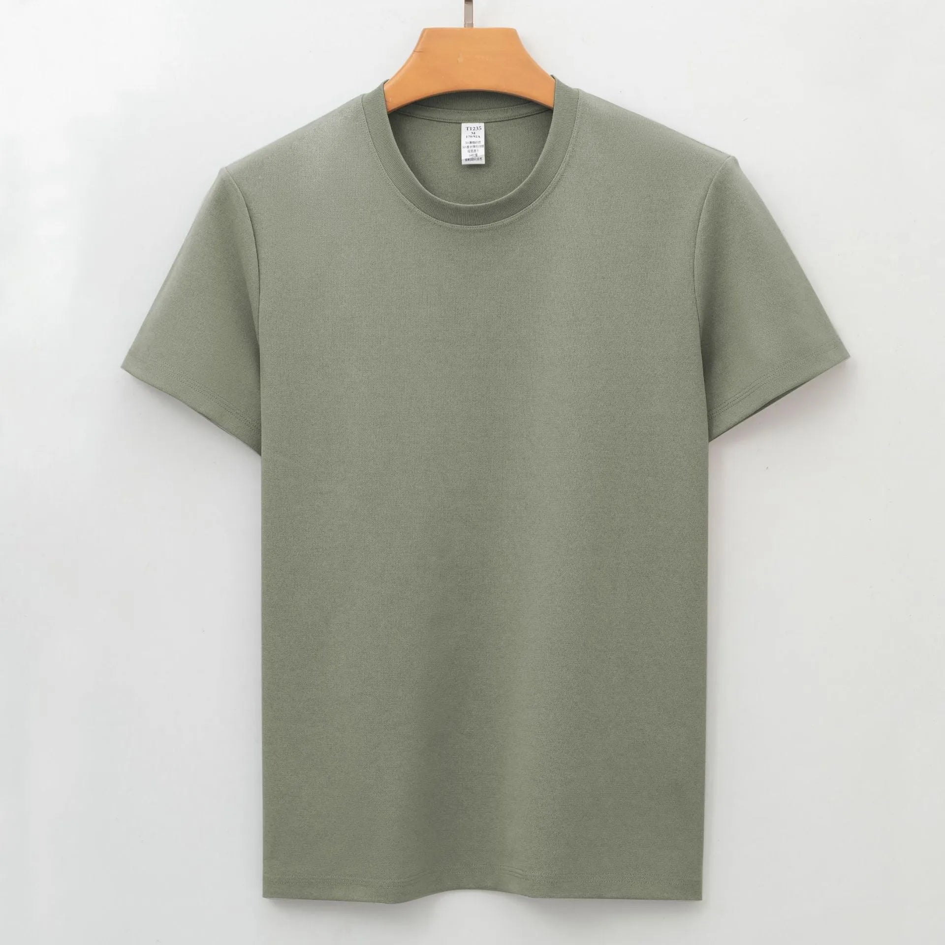 Men's antibacterial quick-dry short sleeve T-shirt in a straight cut pullover style.
