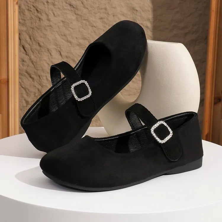 Black canvas low-top flat fisherman shoes with a rubber sole on a plain background.