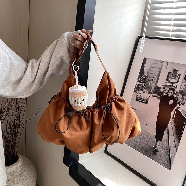 Foldable pleated polyester crossbody bag in street style, showing split pockets and a green colour option.