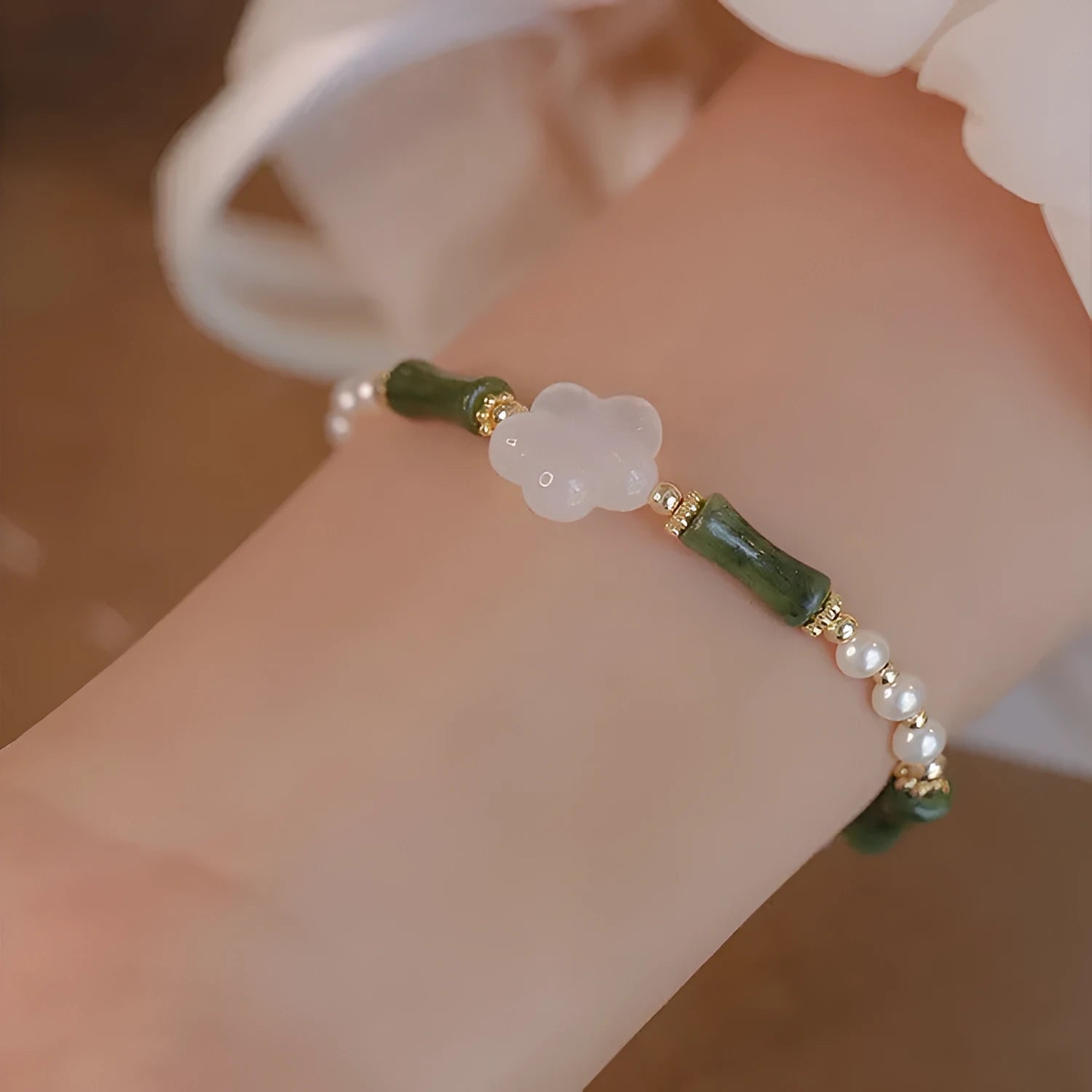 Chinese style olivine bamboo joint shell pearls bracelet with Hetian jade and copper detailing