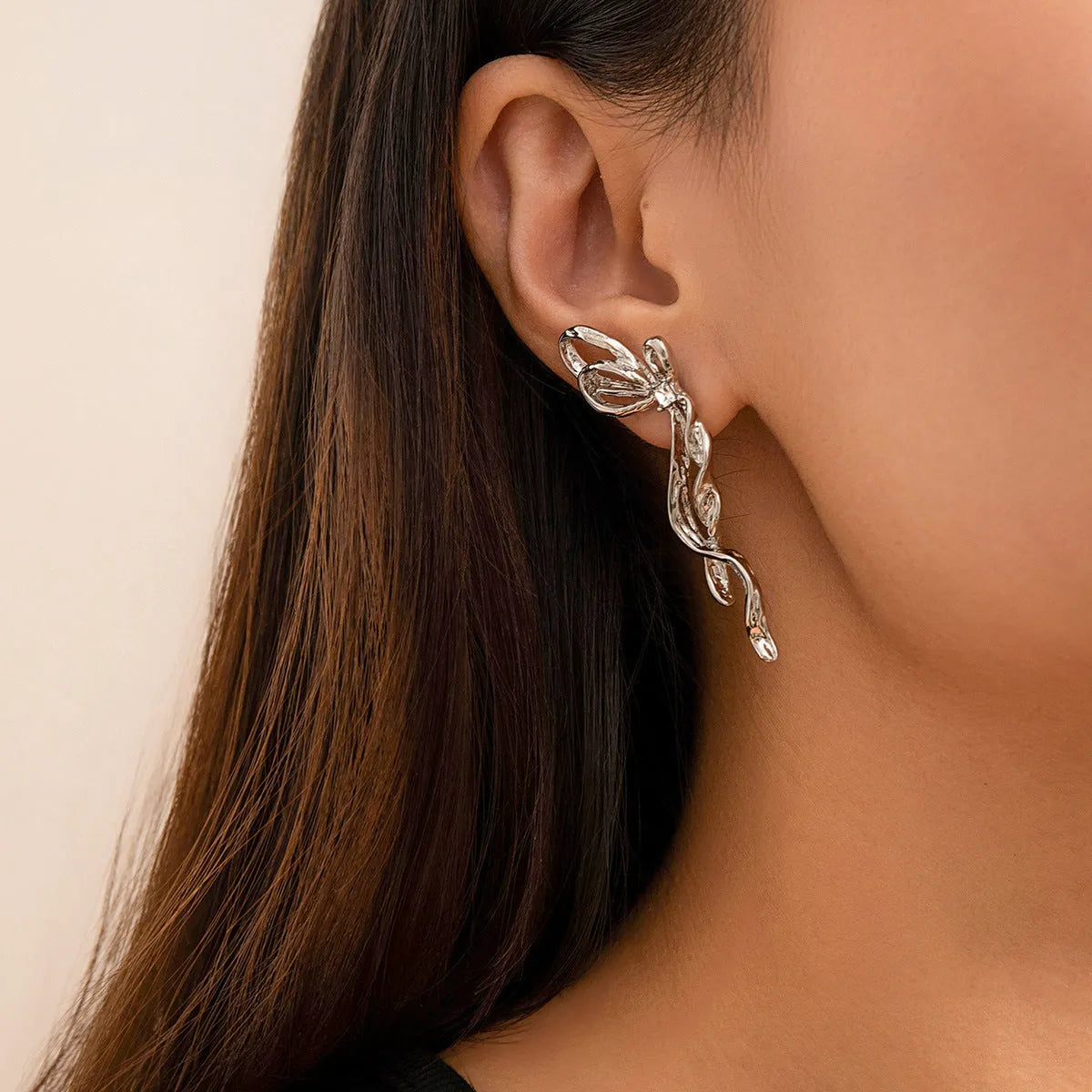 White K bowknot earrings for women, alloy electroplated bow-shaped earrings, one pair