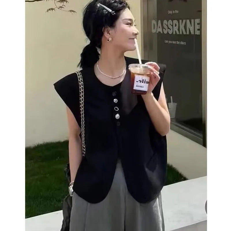 Women's sleeveless polyester vest in milky white with loose fit and pocket details