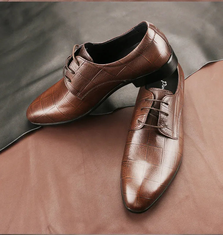 Men's black leather Derby shoes with checkered detail and pointed toe on rubber sole