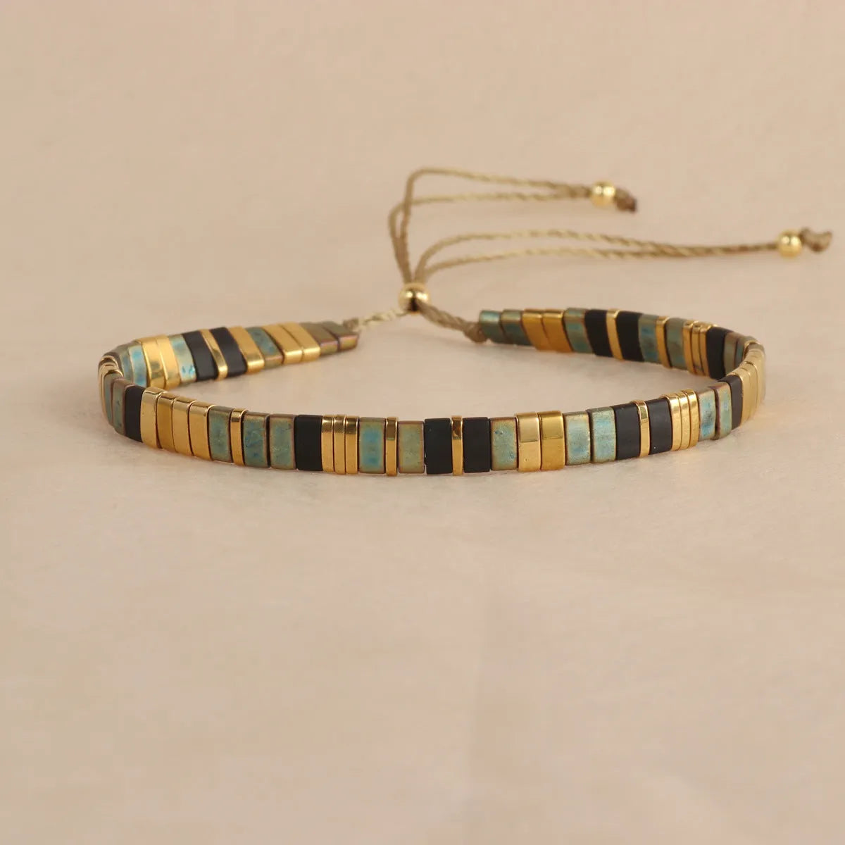 Geometric pull bead bracelet with glass and coloured glaze beads in round design