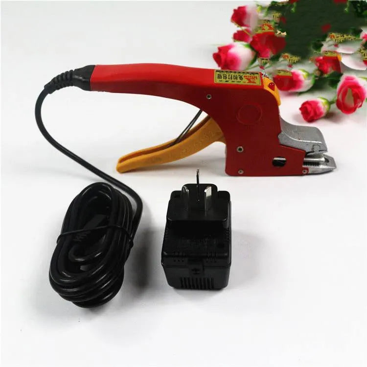 Portable metal electrofusion pliers for manual baler with US plug and buckle-free packing head