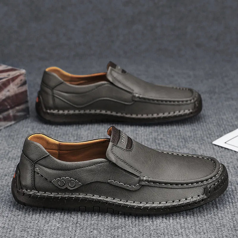Handmade stitching men's outdoor shoes with leather lining and rubber sole in black leather, flat heel, size 38 to 48